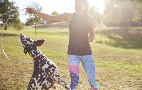 Quelle que soit la façon de le prononcer en français, sa réalisation donne lieu à des vibrations. Elle Se Fait Bouffer La Chatte Par Son Chien