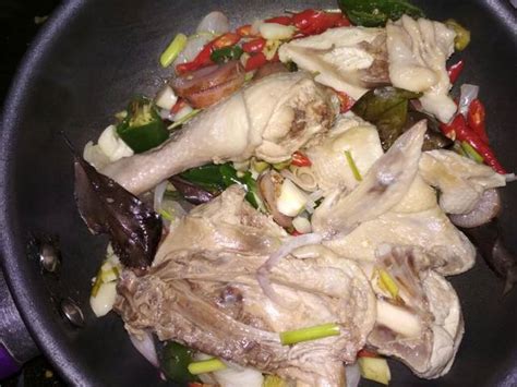 Menariknya lagi, resep kali ini bisa anda coba meskipun bahan masakan di rumah serba. Garang Asem Ayam Kampung. Seger Banget! - Resep Spesial