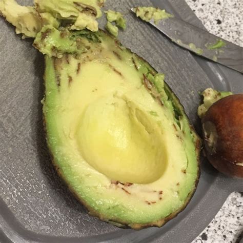 Es scheint oftmals so, als gäbe es eine chance von etwa 50. Braune Fäden in Avocado? (Ernährung, essen, Lebensmittel)