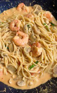 Adding the hot pasta to the mixture melts the cheese and starts to set the egg, creating a thick creamy sauce that lacquers each strand of spaghetti. Resepi Spaghetti Carbonara Tomyam yang sangat sedap. Tak ...