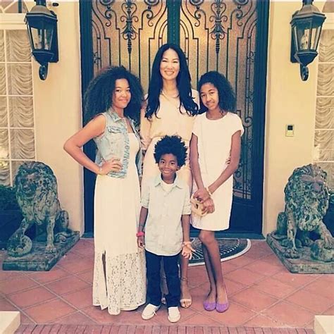 To say she looked amazing is an understatement.kimora looked flawless from… Kimora Lee Simons | Kimora lee simmons, Natural hair art ...