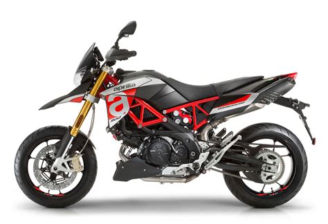 Born out of an ingenious intuition by aprilia, it was built with the sole objective of providing the most possible road riding fun, drawing from the best characteristics of sport bikes and the best characteristics of supermotards. 2019 Aprilia Dorsoduro 900 Guide • Total Motorcycle