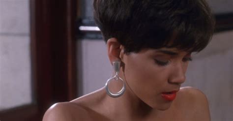 Halle berry strictly business : XO 1991 halle berry surra-de-bunda •