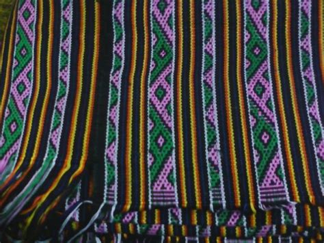 Pakaian seppa tallung adalah baju adat sulawesi selatan yaitu dari suku toraja. 6+ Pakaian Adat Toraja (NAMA, PENJELASAN, CONTOH, GAMBAR)