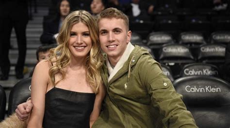 Remontada de @paulabadosa para meterse en octavos por primera vez. Eugenie Bouchard calls Super Bowl Mate for a reunion