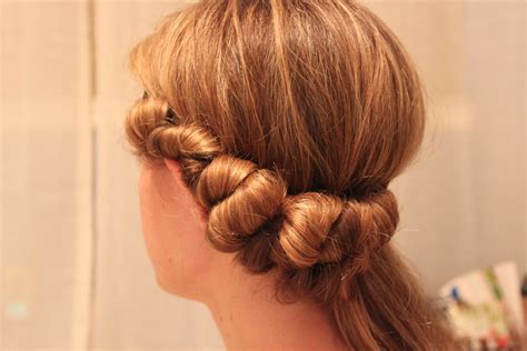 I love long curly hairstyles and here i'll share some fantastic finishes for those lovely curled locks! {Almost!} No Heat Curls - Michaela Noelle Designs