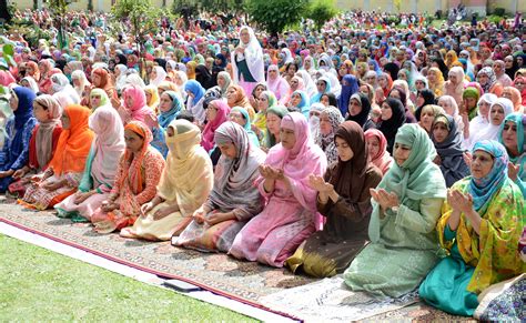 Eid-ul-Fitr celebrated across Kashmir with religious fervor - Only Kashmir