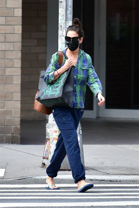 287 917 tykkäystä · 75 puhuu tästä. KATIE HOLMES Out Shopping in New York 09/13/2020 - Сelebs ...