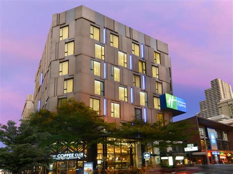 ★ premier room price is 1,999 baht. Holiday Inn Express Bangkok Sukhumvit 11 Hotel in Bangkok ...
