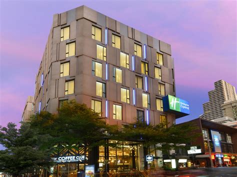 ★ premier room price is 1,999 baht. Holiday Inn Express Bangkok Sukhumvit 11 Hotel in Bangkok ...