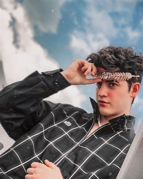 Fotos de chicos guapos solteros en un espectacular álbum de fotos gratis para todos los amantes de la belleza del hombre masculino y mejor aun si es rubio como estos chicos y hombres bellos de una espectacular mirada y exuberante cuerpo. Pin de Melbis Mejia en Chicos guapos en 2020 | Chicos ...