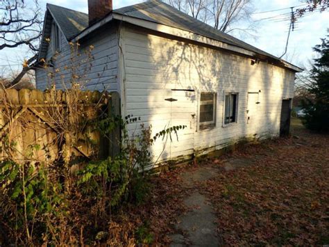 To the west lies a patchwork of mostly quiet, shady neighborhoods, including the university city area. c. 1880 - Troy, MO - Old House Dreams