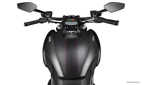 Hit the jump for more information on the 2102 ducati diavel carbon. DUCATI Diavel Carbon 2017 fiche technique