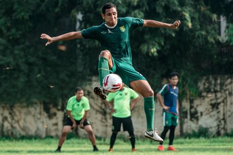 0.4 miles from baik baik. Kabar Baik Perkembangan Pemulihan Cedera Bek Persebaya ...