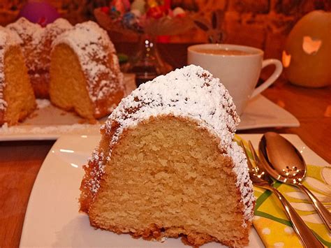 Dieser kuchen schmeckt saftig, lecker und geht ratzfatz. Eierlikör-Gugelhupf von Meike | Chefkoch | Rezept ...