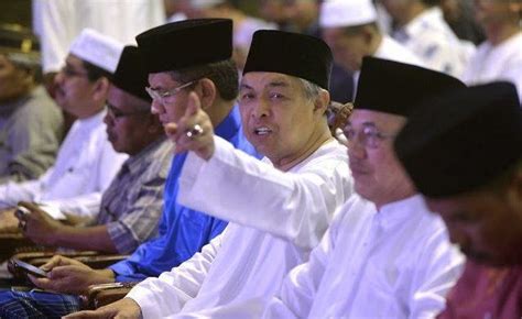 Ibu bapanya merupakan guru agama di salah sebuah sekolah di batu kurau. Gambar Ceramah Ustaz Kazim Elias Beribu Yang Hadir Di ...