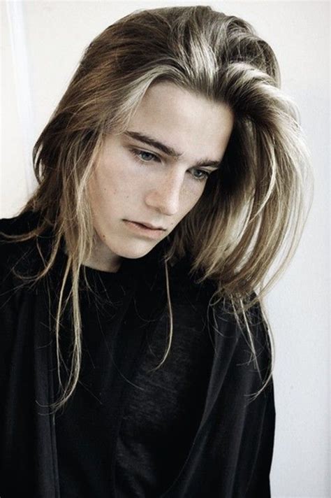Men who prefer long locks on their ladies are clearly students of the old school, conventional style of conceptualizing beauty. Sexy Long-Haired Men