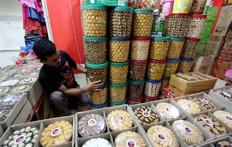 Posted on 02 maret 2020. Jelang Lebaran Harga Kue Kering Merangkak Naik