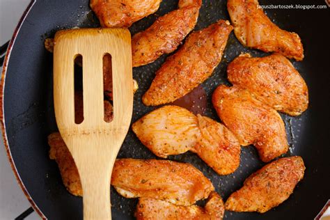 Janusz Bartoszek Blog: Kawałki kurczaka w cieście francuskim z dipem