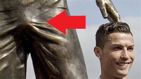 Perhaps the sculptor of cristiano ronaldo's statue is a bit fond of madeira wine? Cristiano Ronaldo und sein peinliches Denkmal | Fußball