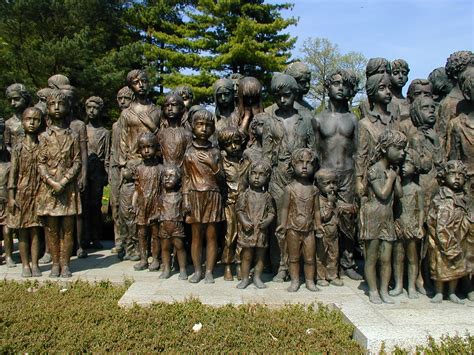 Lidice ist eine gemeinde im okres kladno in tschechien. Estación Soviética: El pueblo de Lidice fue blanco de la ...