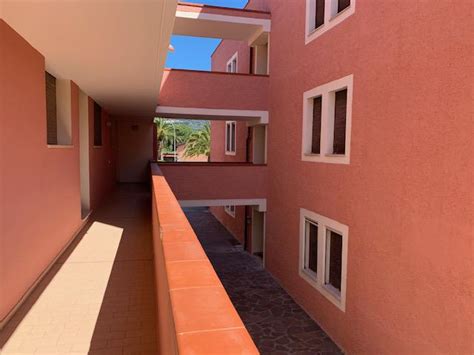 L'appartamento si trova in un complesso di villette a schiera a marina di campo a 1,5 km dalla bellissima spiaggia di sabbia. Immobiliare Isola d'Elba - Appartamento in VENDITA a ...