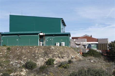 Ellos son todavía una incógnita, pero ya tenemos el baño, el jardín, el salón, la cocina. Foto: El exterior de la casa de 'GH' | Lo que hay detrás ...