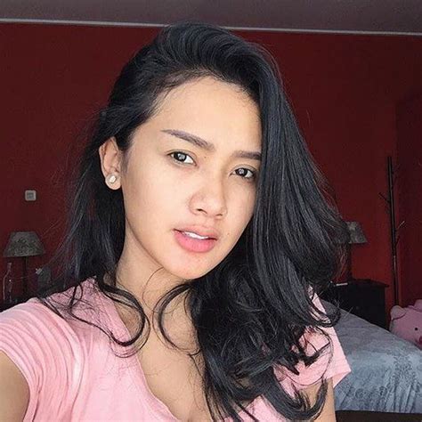 Video cewek cina diperk*sa oleh perampok. @cita_citata #citacitata | Rambut sangat panjang, Instagram, Artis