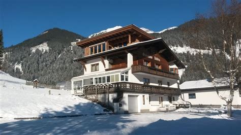 A quiet and sunny area in the centre of lermoos, a bit offside the main street, with a wonderful view to the mountains. Hausansicht Andrea im Winter | Haus, Gästehaus, Urlaub