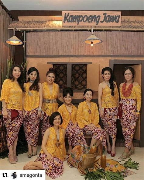 Maybe you would like to learn more about one of these? Kebaya Brokat Modern Sarung Lagosi : Sarung Sutra Bugis ...