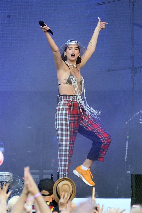 Initially, dua lipa gained popularity singing covers and posting them on youtube. DUA LIPA Performs at a Concert in Warsaw 06/01/2018 ...