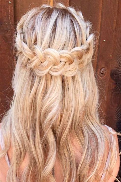 Make sure not to make things too neat. 20+ Cute Hairstyles For A First Date - My Stylish Zoo