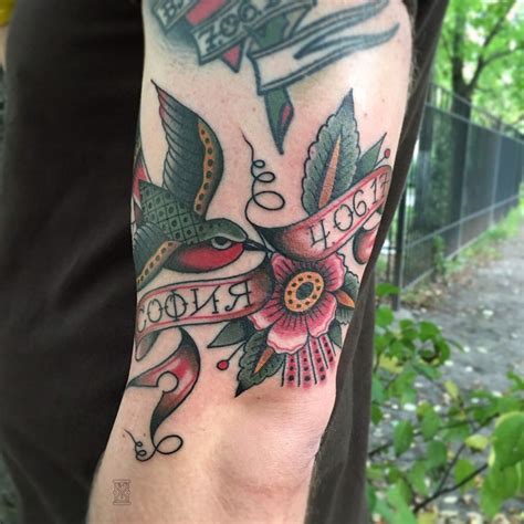 Тату концерт в киеве стереоплаза 27.09.2013. #swallow #swallowtattoo #flowers #flowerstattoo #lettering ...