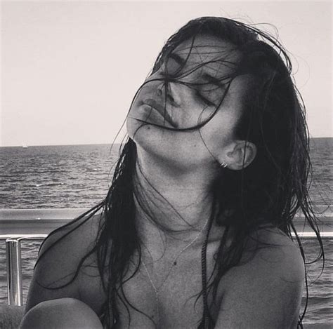 Последние твиты от sara sampaio (@sarasampaio). Sara Sampaio sensual em plenas férias
