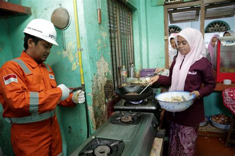 Namun sebelum digunakan, anda tentu harus memasang regulator kompor gas terlebih dahulu. PGN Pastikan Harga Gas Sektor Rumah Tangga dan Pelanggan ...