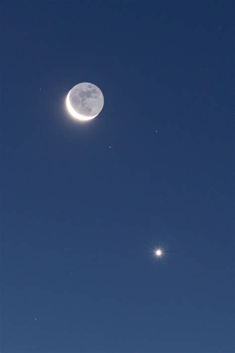 Von diesem dreieck muss ich die winkeln berechnen und den flächen inhalt. Morgenhimmel-Show mit Mond, Venus und Mars - Teil 2 - Benjamin Knispel