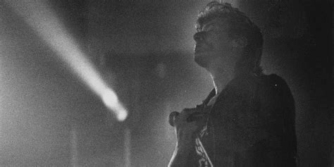 Interprète masculin de l'année, meilleur album de chanson pour bleu pétrole, et sa tournée est désignée meilleur spectacle de l'année [30. Alain Bashung : "Bleu Pétrole"et mélancolique