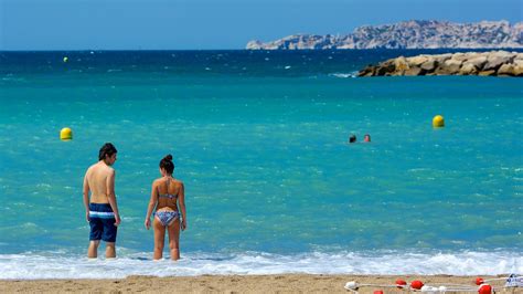 Marseille liegt an der côte d'azur, an der sich flacher strand mit prächtigen felsformationen abwechselt. Prado Beach in Marseille, | Expedia