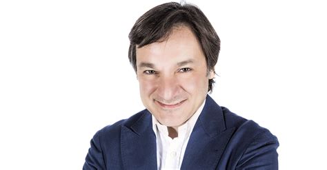 Fabio caressa (born on april 18, 1967 in rome) is an italian journalist and football commentator, broadcasting for sky italia.1. Fabio Caressa | Radio Deejay