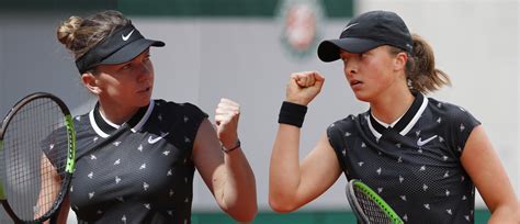 Streams for swiatek vs halep. Iga Świątek ROZGROMIONA po 45 minutach gry! Simona Halep ...