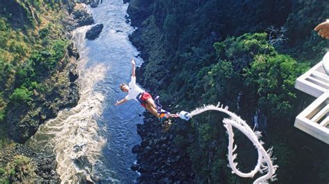 Is it bungy jumping or bungee jumping? Tod beim Bungee-Jumping: 17-Jährige stirbt in Spanien - WELT