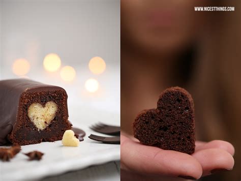 Teig für das gewünschte motiv backen, abkühlen lassen, und aus der form stürzen. Kuchen mit Herz, Herzkuchen: Motivkuchen Rezept mit Chai ...