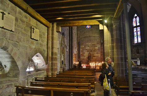 Saint jean pied de port is the capital of the basque province of lower navarre and a french commune, located in the department of pyrenees atlantiques, aquitaine. Photo à Saint-Jean-Pied-de-Port (64220) : église Notre ...