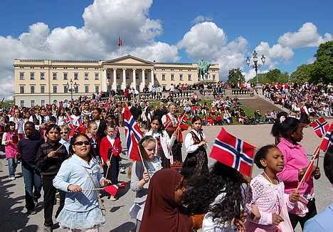 And then taking the night ferry from copenhagen to oslo to arrive for the 17.mai celebrations. 17 mai i Oslo 2007 - Bilder