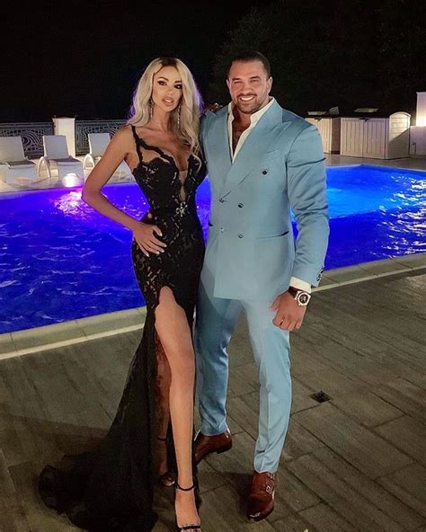 Deși au ales să stea la mese diferite și să păstreze distanța, alex bodi nu. Bianca Drăgușanu și Alex Bodi au divorțat după trei luni ...