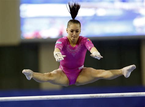 A câștigat medalia de aur la bârnă. Larisa Iordache şi Marian Drăgulescu, câte 3 medalii de ...