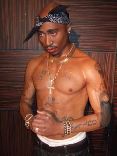 Born in new york city, tupac grew up primarily in harlem. Tupac Shakur ist tot - Er ist im Alter von 25 Jahren gestorben