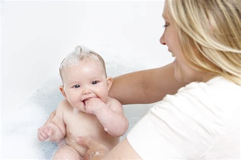 Baby bathtubs help parents make bathing their little one a whole lot easier. Child & Baby Safety Thermometers & Temperature Indicators ...