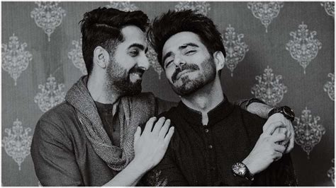 Akshay kumar, ranveer singh & aparshakti khurana joined ayushmann khurrana on stage as the actor took over to deliver what. Aparshakti Khurana to share screen space with brother ...