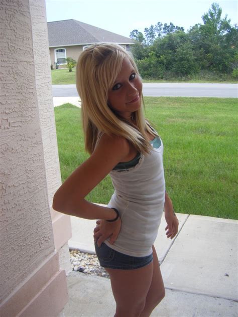 Candid teen in very short skirt. nn jb Gallery